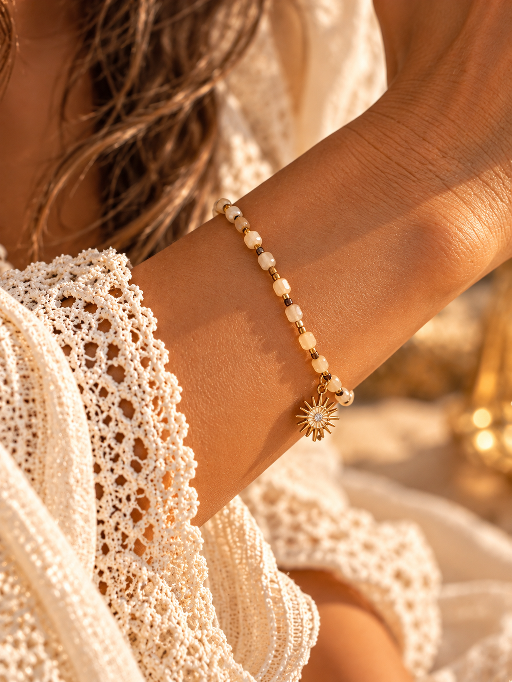 Bracelet NAÏA – Nacre naturelle & acier doré