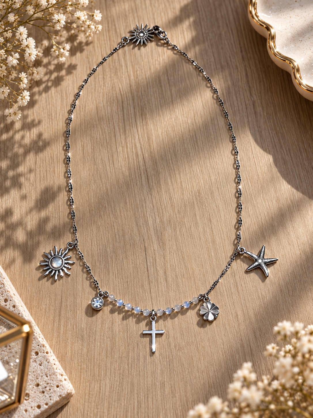 Collier Croix – Pierre de Lune Facettée & Charms Argentés