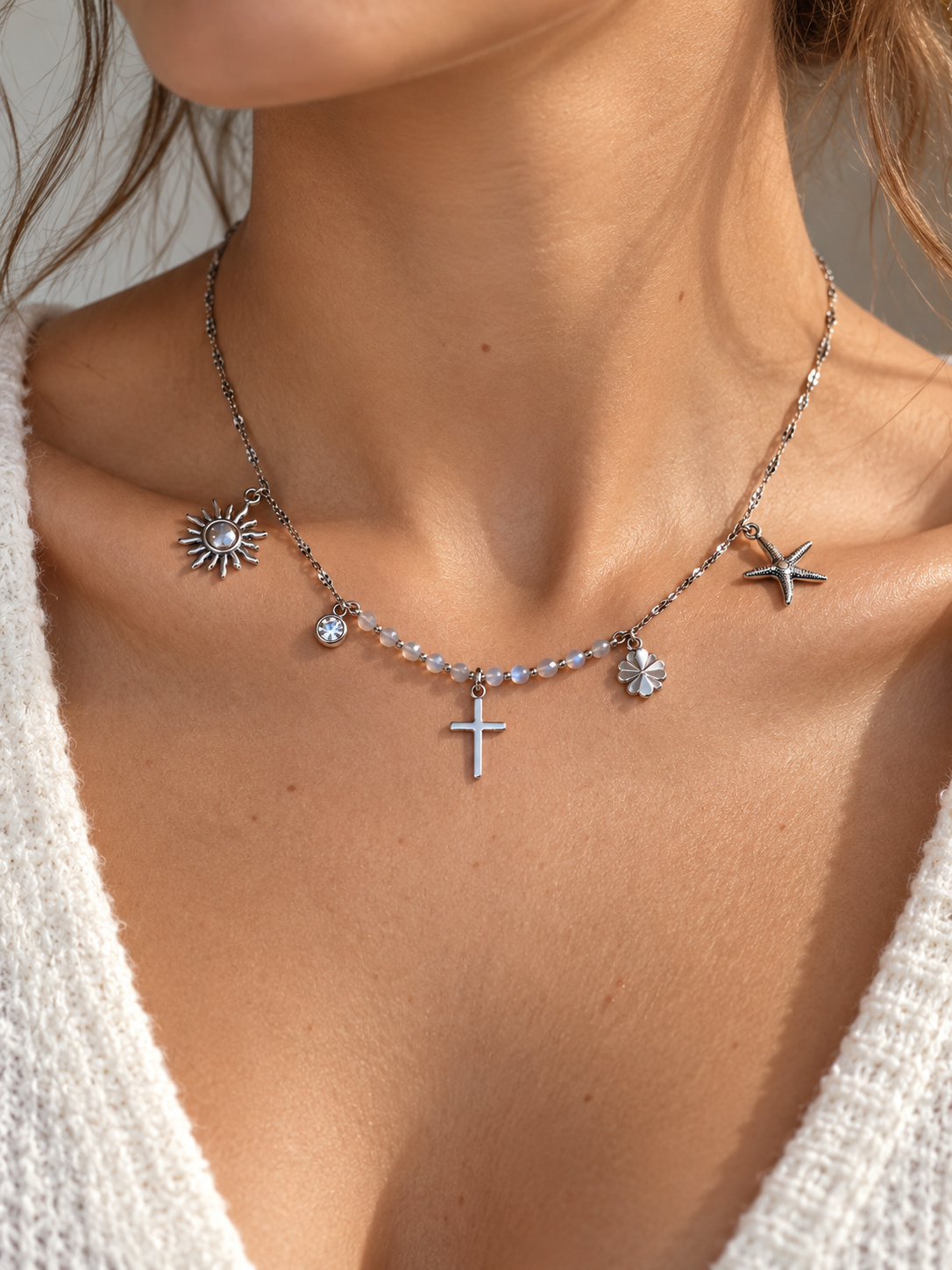 Collier Croix – Pierre de Lune Facettée & Charms Argentés