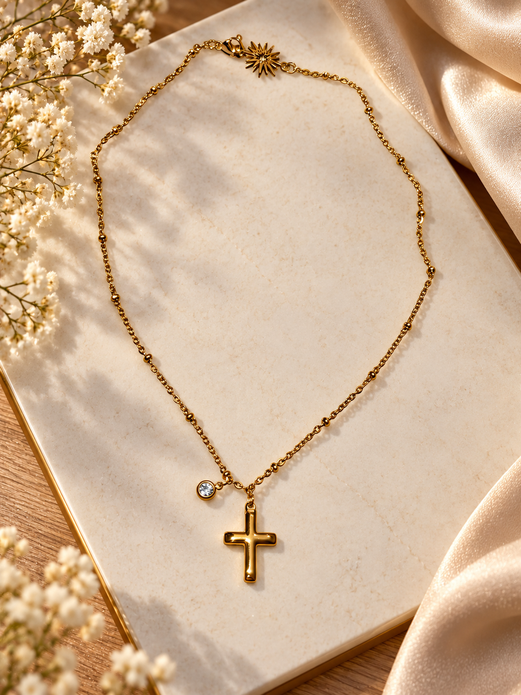 Collier Croix Doré Femme avec Pendentif Cristal – Collier Fin & Élégant