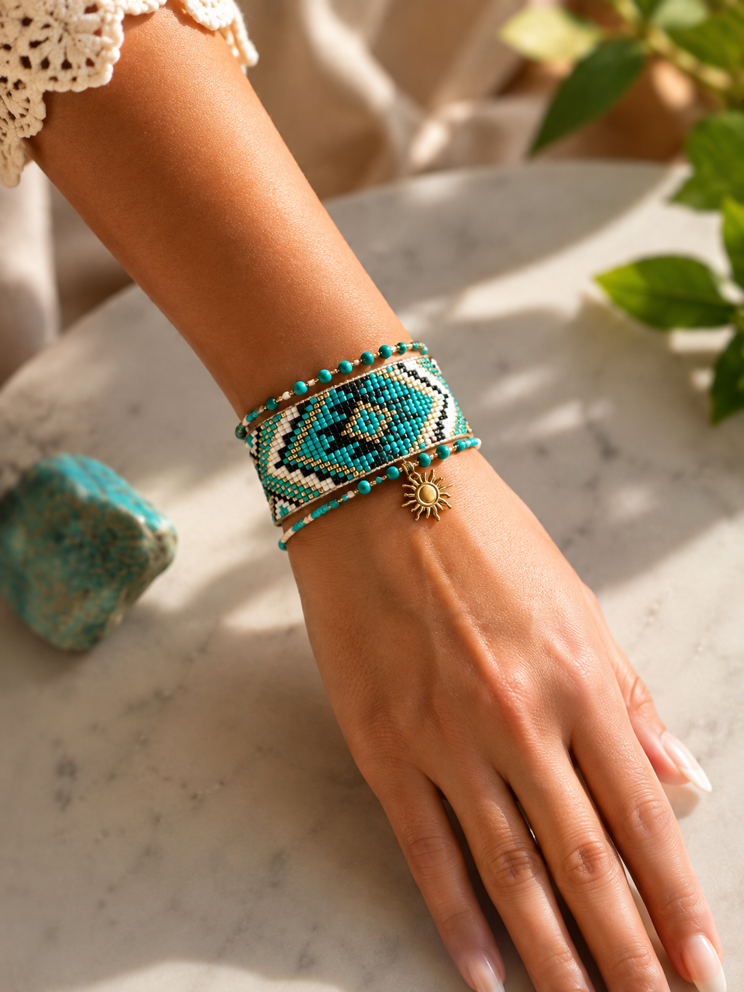 Bracelet Manchette Sole tissé à la main |turquoise ethnique | plaqué or